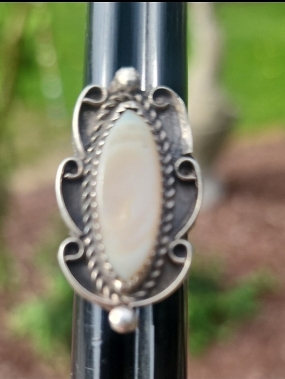 Vintage Native American sterling silver mother of pearl ring size 4.25